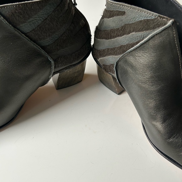 Cydwoq Handmade Silver Leather Zebra Hair Ankle Boots W/ Sculpted Heel - Picture 9 of 11